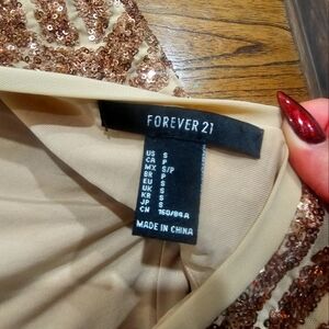 Beautiful golden coctel dress forever 21